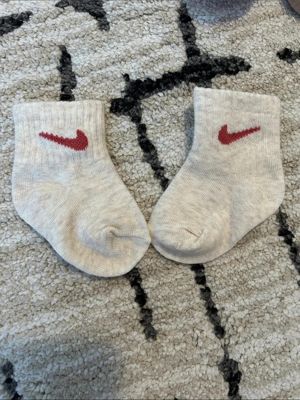 Nike Kids Assorted Crew Socks in Red, Blue, Sand, Cream NWOT, size 0-6 months